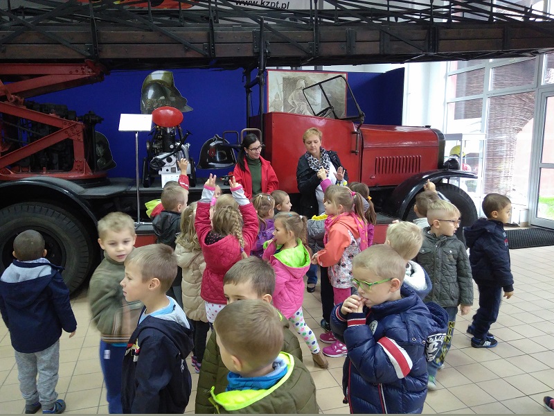 Wycieczka przedszkolaków do Muzeum Pożarnictwa