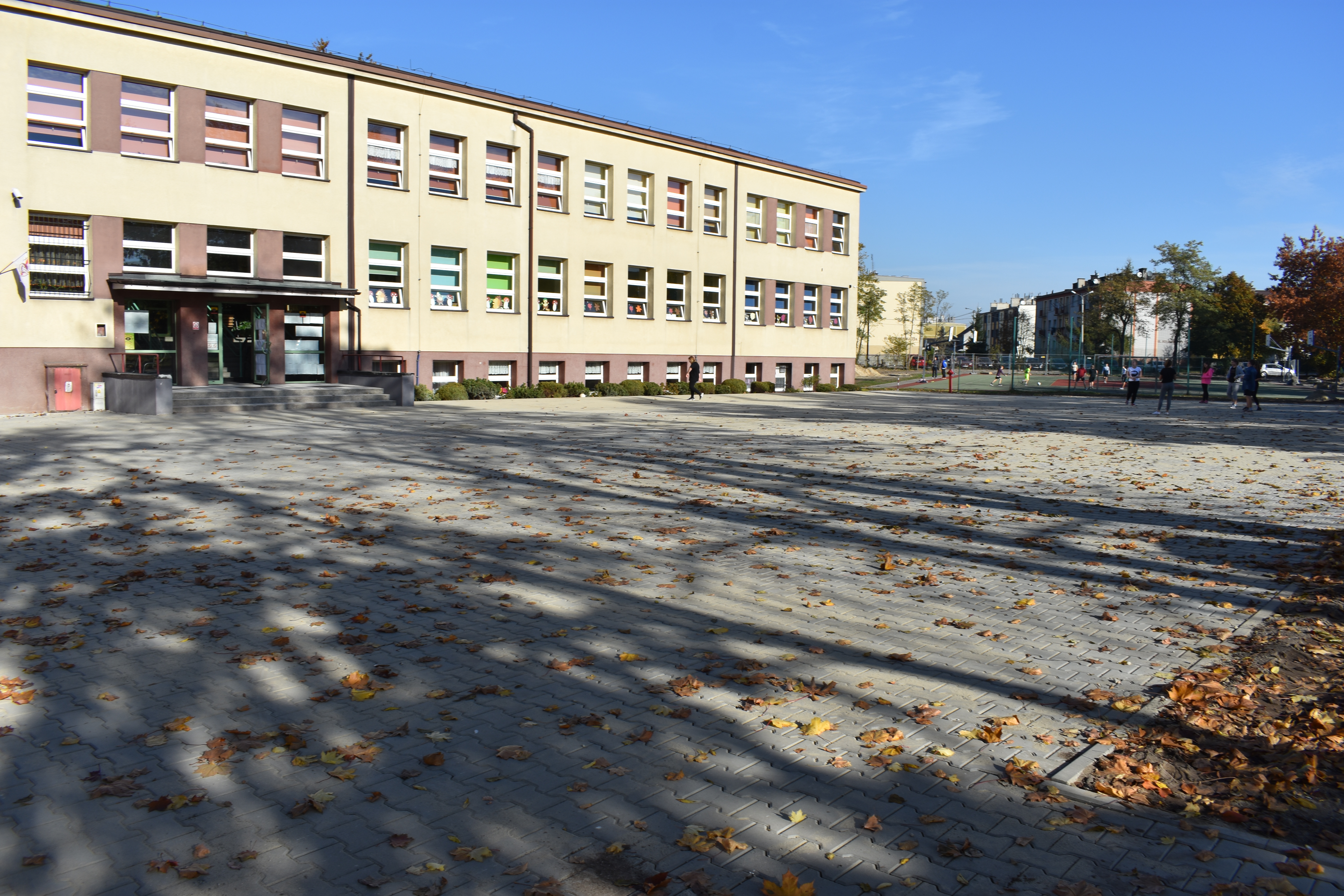 Remont nawierzchni placu szkolnego Szkoły Podstawowej nr 3