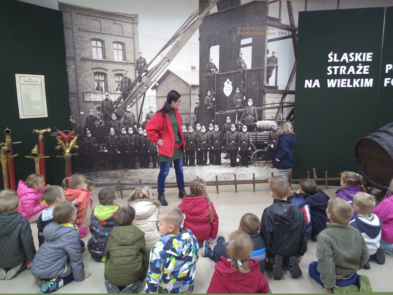 Wycieczka przedszkolaków do Muzeum Pożarnictwa