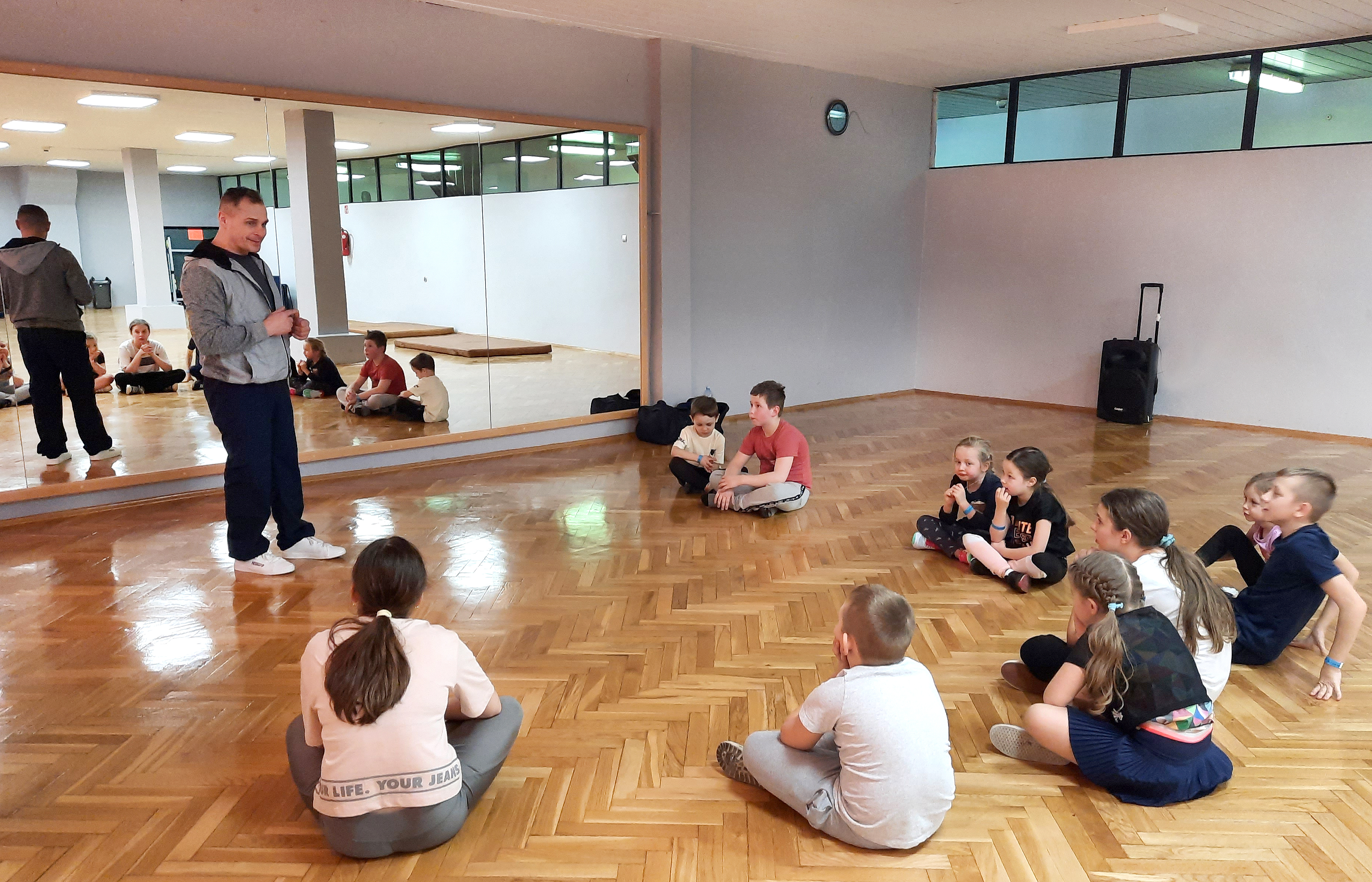 Dzieci podczas zajęć tanecznych w ORS Centrum