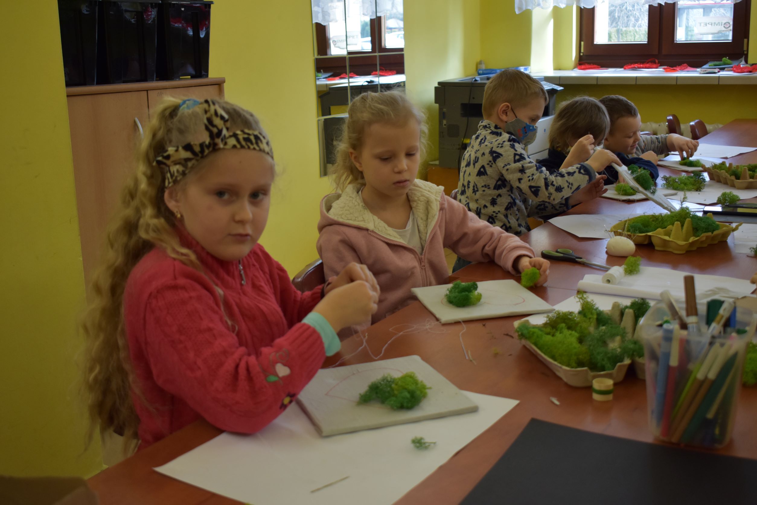 Dzieczynki podczas zajęć w Miejskim Ośrodku Kultury